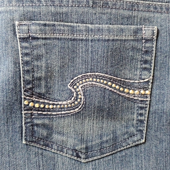 Capris - Picture 2 of 7